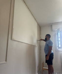 Photo de galerie - Peinture en beige et moulures !