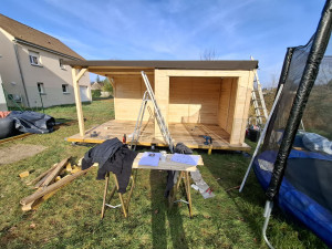 Photo de galerie - Abri de jardin qui prend forme