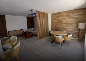 Photo de galerie - Rénovation d'un appartement : 
carrelage mural + pose d'un claustra et des panneaux décoratifs muraux . montage des meuble et fixation d'un lustre . 