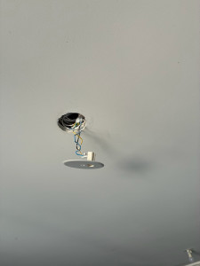 Photo de galerie - Pose de prise et luminaires 