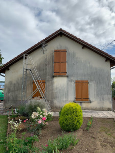 Photo de galerie - La façade d’une maison avant traitement