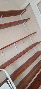 Photo de galerie - Pose de plusieurs étagère suite a une mauvaise fixations (le client ne voulait pas refaire le mur) 