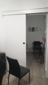 Photo de galerie - Installation porte coulissante 