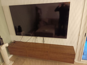 Photo de galerie - Meuble et tv suspendu 