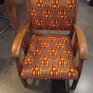 Photo de galerie - Rénovation d'un fauteuil avec pose de tissu pour une cliente