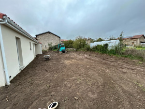 Photo de galerie - Terrassement remblai+végétale autour d’une maison 