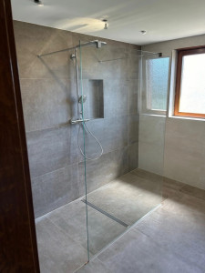 Photo de galerie - Pose d’une parois de douche 