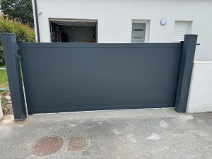 Photo de galerie - Pose portail coulissant motorisé 