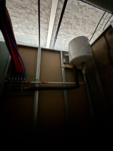 Photo de galerie - Installation ballon d’eau chaude en hauteur ✅