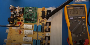 Photo de galerie - Intervention sur une table de cuisson à induction