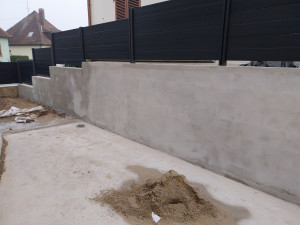 Photo de galerie - Réalisation de muret et installation de brise vue 