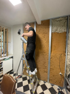 Photo de galerie - Montage d’une cloison 