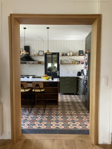 Photo de galerie - Montage et pose des meubles de cuisine + Encadrement bois