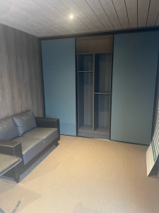 Photo de galerie - Pose de porte de placards et d’étagères en kit