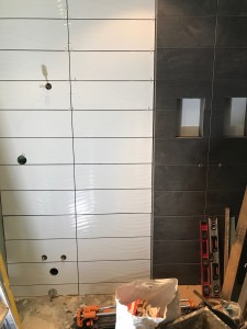 Photo de galerie - Pose carrelage en-cours dans Renovation de salle de bain complète 