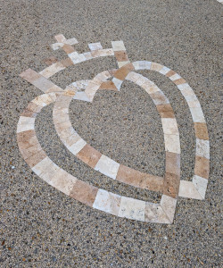 Photo de galerie - Cœur vendéen en pavé et béton désactivé 
