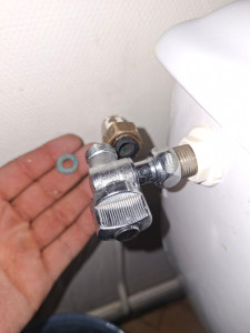 Photo de galerie - Remplacement le joint, une fuite d'eau .