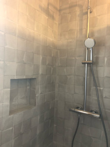 Photo de galerie - Réfection complète salle de bain avec pose placo +carrelage et remaniement plomberie avec pose receveur extra plat 160x80cm