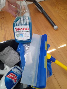 Photo de galerie - Tout nécessaire pour faire les vitrerie rapidement et sans traces .