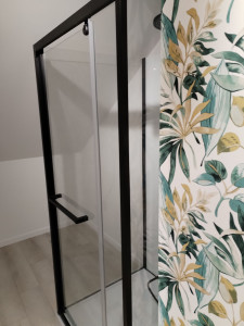 Photo de galerie - Réalisation d'une salle de bain dans des combles....la totalité des travaux ont été réalisés par mes soins....