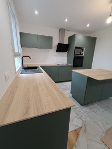 Photo de galerie - Pose d'une cuisine 