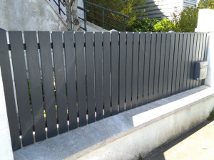 Photo de galerie - Fabrication et pose d'une clôture en pin douglas.