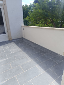 Photo de galerie - Terrasse terminée carrelage et crépi 