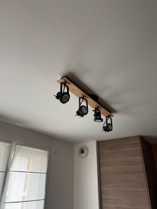 Photo de galerie - Pose luminaires avec 4 spots orientable 
