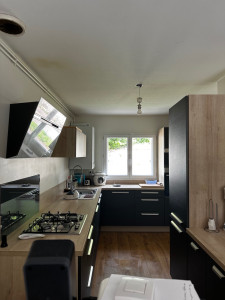 Photo de galerie - Cuisine entièrement nettoyée et désinfectée, prête à l’usage.