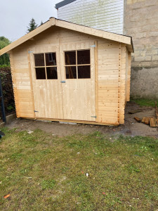 Photo de galerie - Montage d’un chalet de jardin