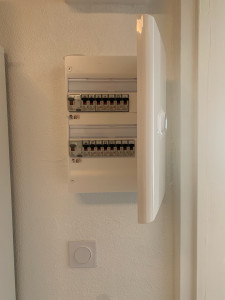 Photo de galerie - Rénovation électrique complète appartement photo 3/3. “Modernisez votre confort avec une installation électrique sécurisée et efficace !”