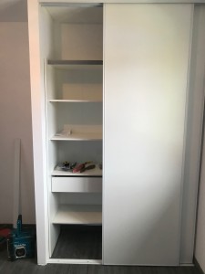 Photo de galerie - Pose placard encastrable 