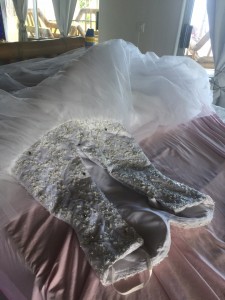 Photo de galerie - Réajustement du corset à la taille de la mariée ainsi que le remplacement du zip (fermeture eclair ) en laçage ruban ? ainsi qu un rajout de  rubans satin dans le jupon