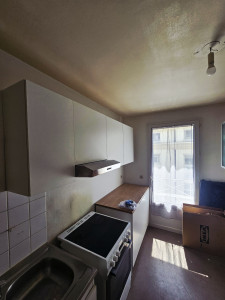 Photo de galerie - Installation de meuble bas et meuble haut fixation au mur avec une hotte de marque IKEA ?️??