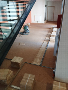 Photo de galerie - Préparation de départ pour parquet collé sur isolation liège 