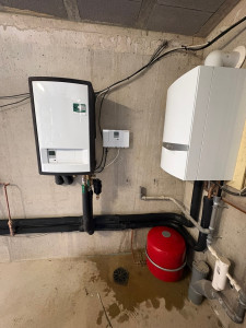 Photo de galerie - Installation d’une pompe à chaleur air-eau de la marque Vaillant