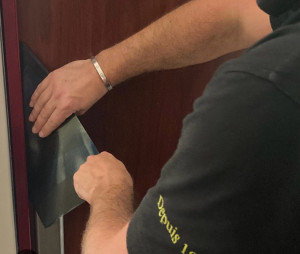 Photo de galerie - Ouverture de porte claquée