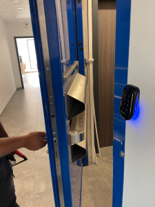 Photo de galerie - Contrôle d'accès sur porte blindée