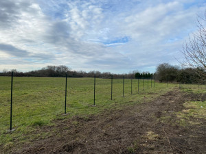 Photo de galerie - Pose des piquets de clôture 