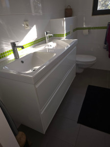 Photo de galerie - Montage meuble de salle de bain et raccordement des 2 vasques 