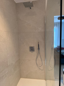 Photo de galerie - Création d’une douche à l’italienne avec robinetterie encastrée