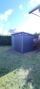 Photo de galerie - Installation petit cabanon à plastique.
