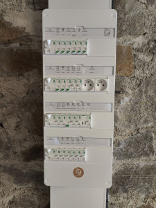 Photo de galerie - Remise à neuf totale d'une installation électrique d'une maison 