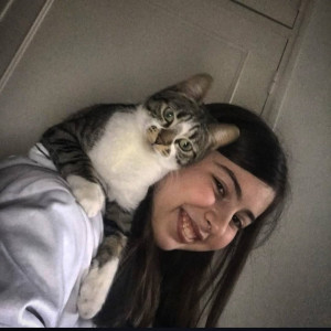 Photo de galerie - Voici Mia ! Une petite chatte que j'ai gardé pendant que son maître n'était pas là. Je la nourrissait, nettoyer sa litière et surtout joué avec elle. Au début elle avait un petit caractère de cochon mais j'ai sue l'apprivoiser. 