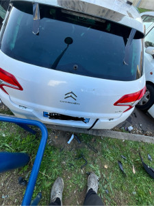 Photo de galerie - Lunette arrière remonté 