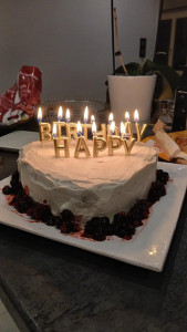 Photo de galerie - J’aime faire de la pâtisserie voici mon premier gâteau d’anniversaire 