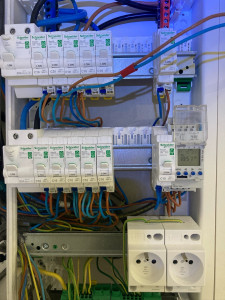 Photo de galerie - Tableau Elec Schneider + plan unifilaire 