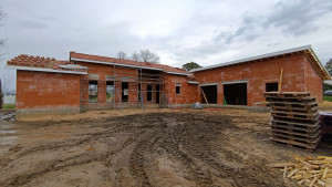 Photo de galerie - Charpente industrielle et couverture pour une maison neuve à Mont de Marsan. 