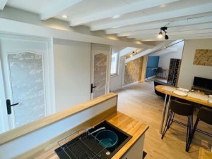 Photo de galerie - Parquet et tapisserie