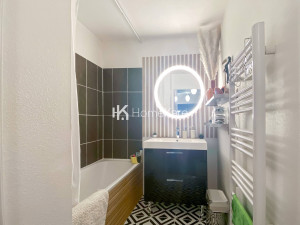 Photo de galerie - Rénovation et embellissement du sol plafond d une petite salle de bain 